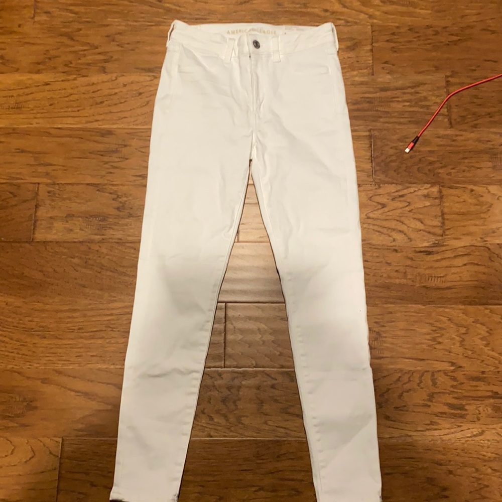 American Eagle white Hi-Rise Jegging
